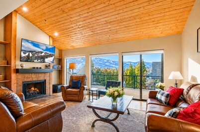 Private 3-Bedroom Townhome w/ Hot Tub | CCT-2180 by KBM