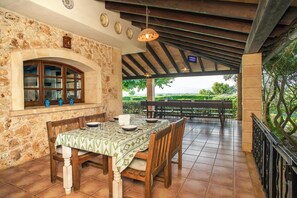 Outdoor dining - Verd Salvatge by Rentallorca (Muro)