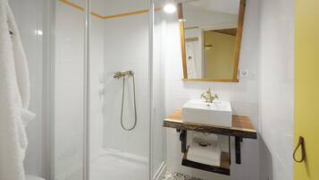 Shower, towels, soap, shampoo