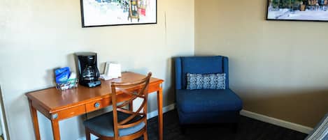 Double Room, Non Smoking | Interior