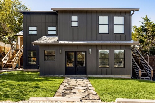 Modern 2BR By the Lake + Kayaks, Bikes & SUP Boards