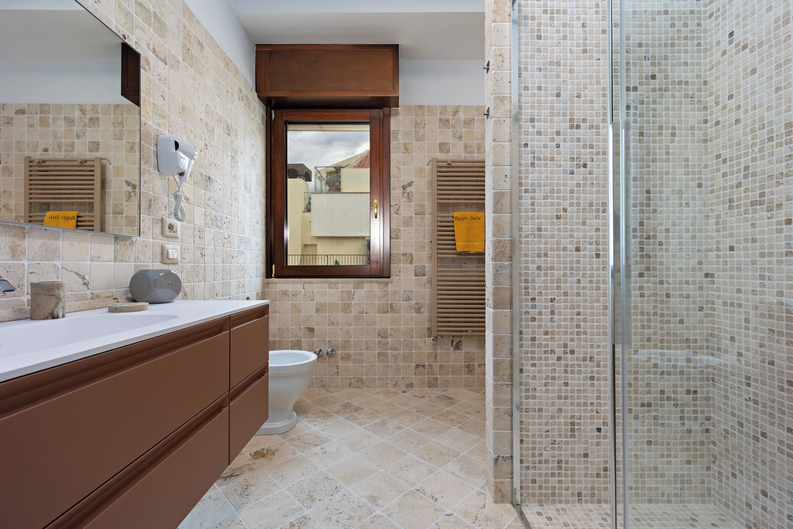 Deluxe Room | Bathroom