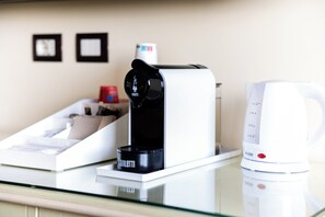 Coffee and/or coffee maker - Reggio Suite Luxury B&B (Reggio Calabria)