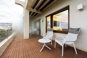 Suite junior, vistas al mar | Terraza o patio