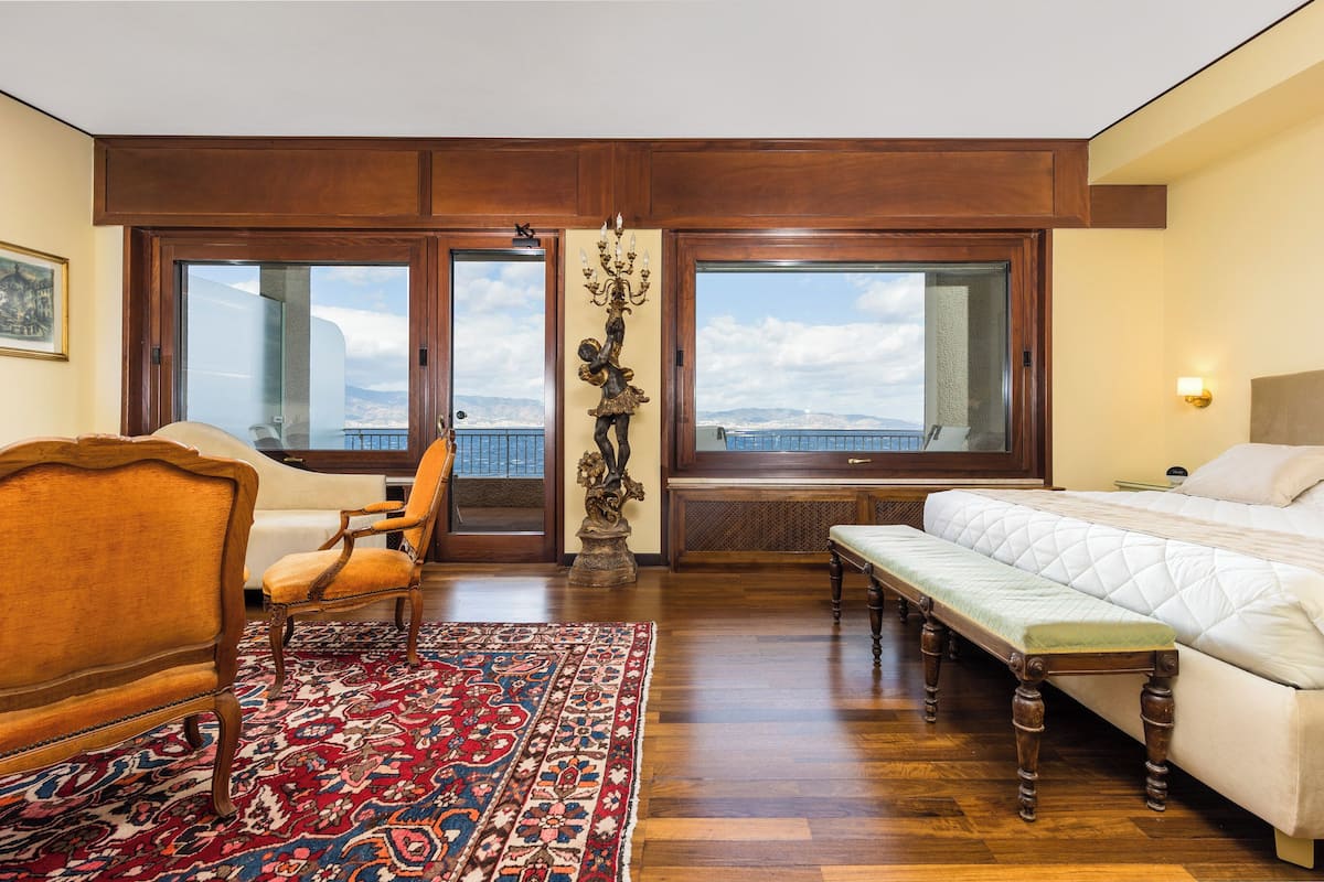 Luxury Suite, Sea View | In-room safe, laptop workspace, soundproofing