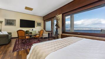 Luxury Suite, Sea View | In-room safe, laptop workspace, soundproofing, iron/ironing board