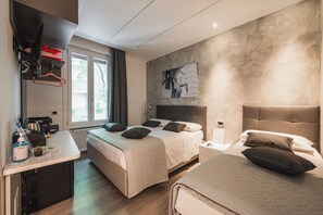 Chambre Triple Confort, vue ville | Coffres-forts dans les chambres, rideaux occultants