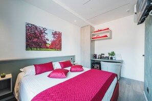 In-room safe, blackout curtains, soundproofing, free WiFi - Affittacamere I Tesori di Modena (Modena)