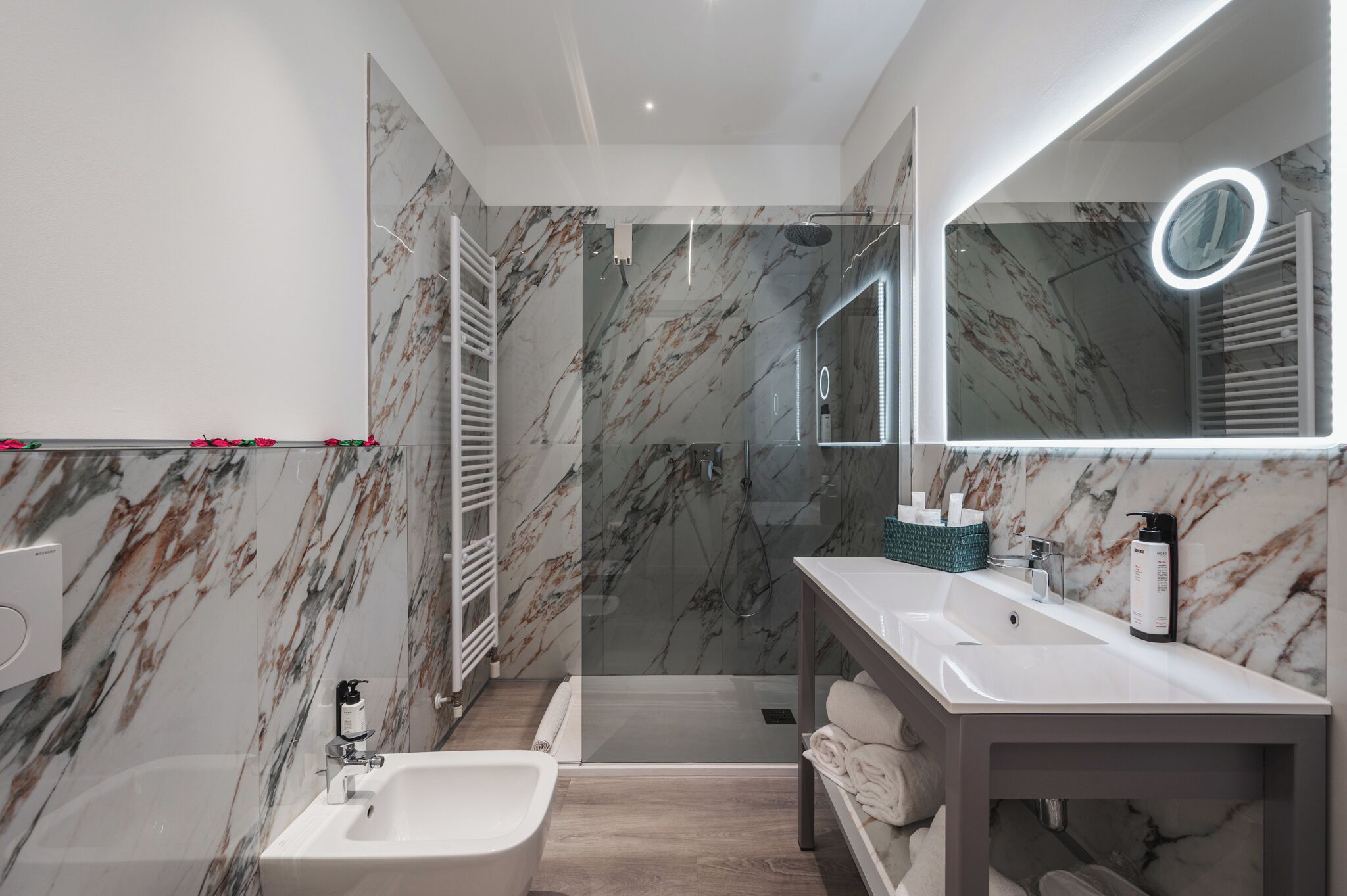 Comfort Double Room, City View | Bathroom | Free toiletries, hair dryer, slippers, towels