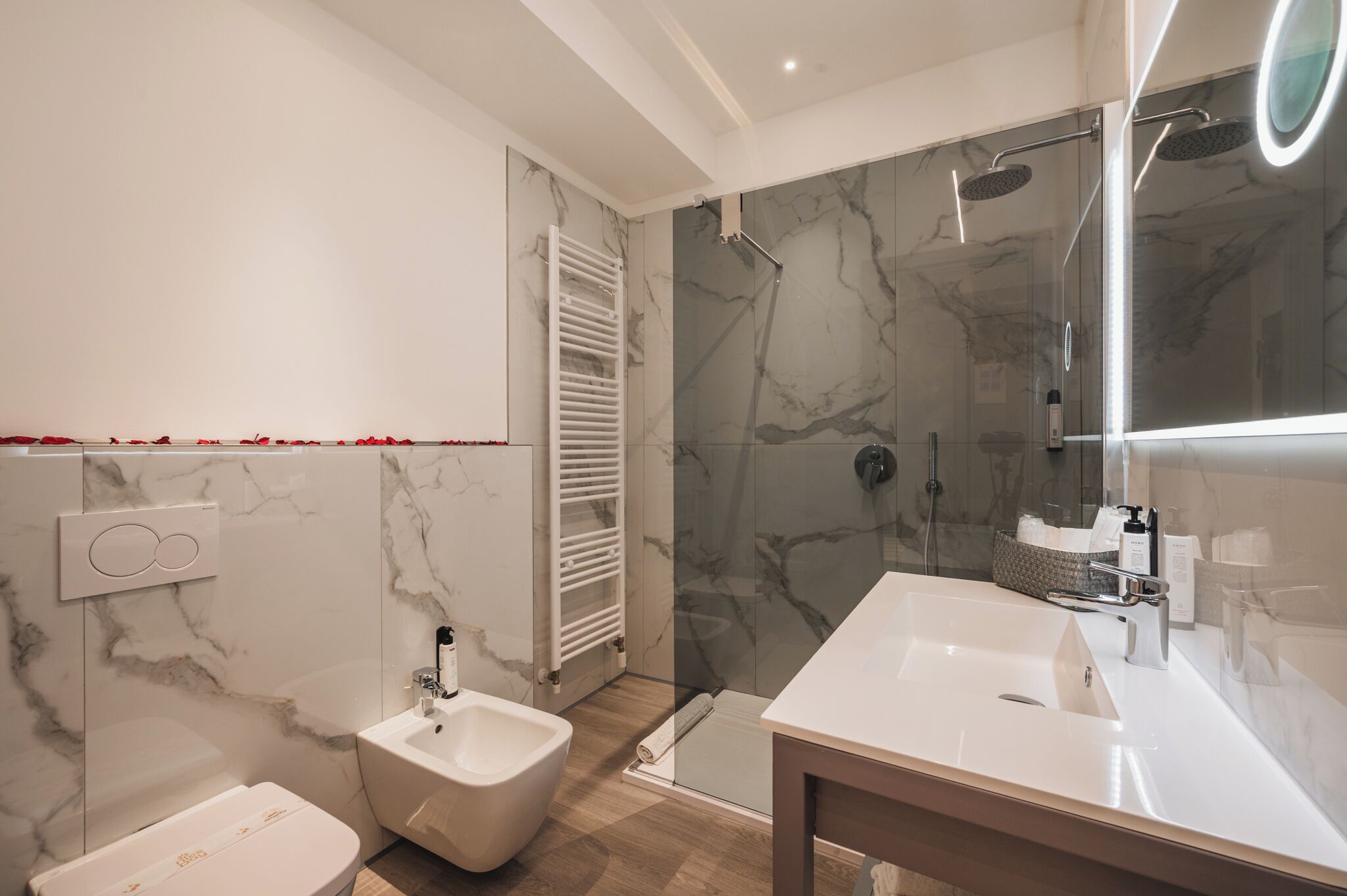 Comfort Triple Room, City View | Bathroom | Free toiletries, hair dryer, slippers, towels