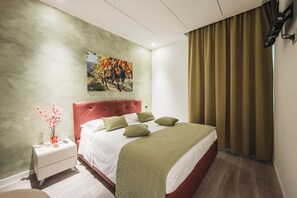 Chambre Double Confort, vue ville | Coffres-forts dans les chambres, rideaux occultants