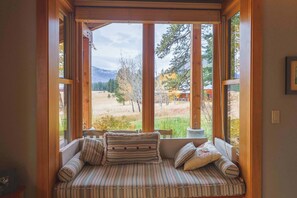 TV, fireplace, offices