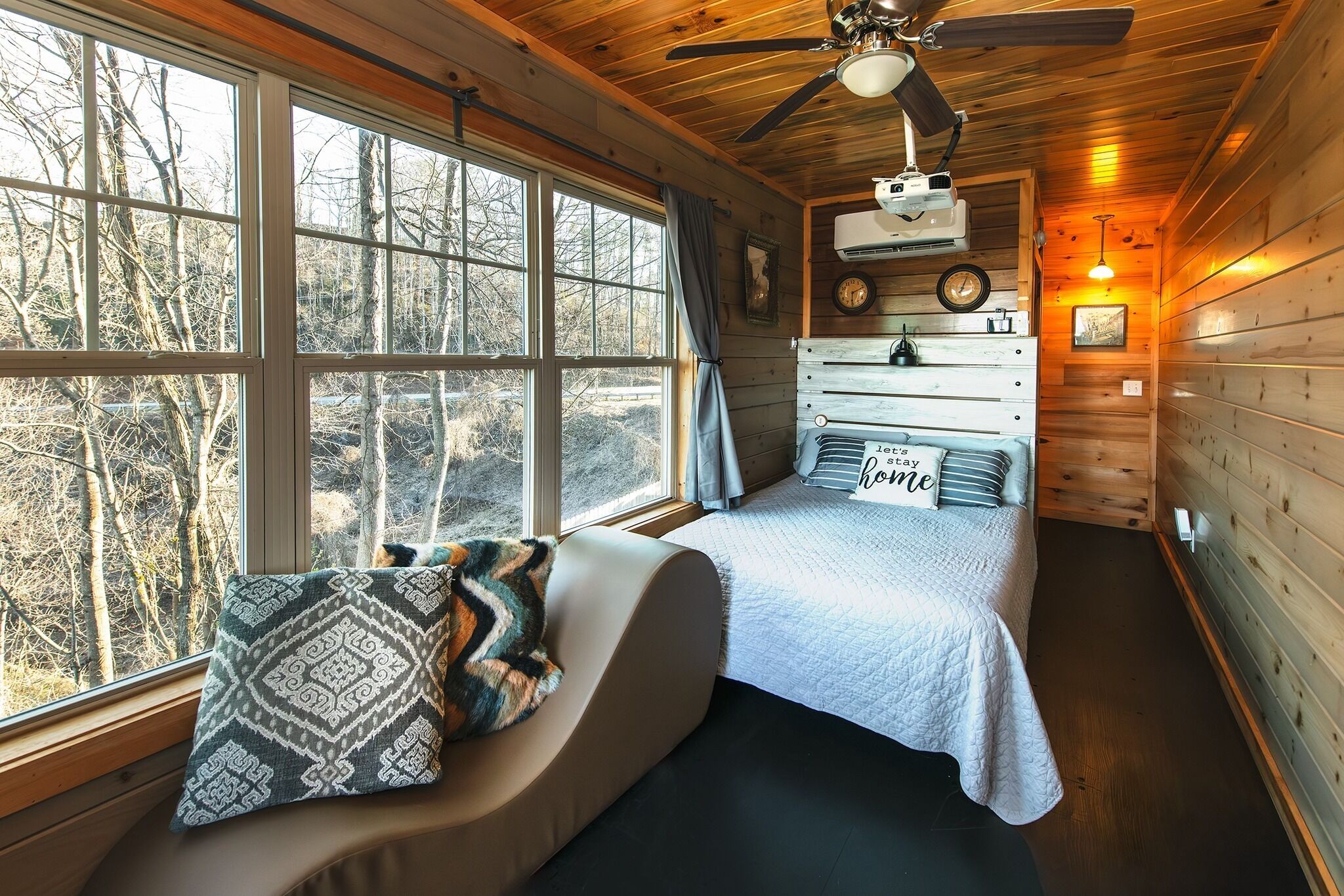 1 dormitorio, tabla de planchar con plancha, wifi y ropa de cama