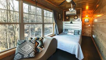 1 dormitorio, tabla de planchar con plancha, wifi y ropa de cama