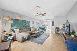 TV - Steps from Wilton Drive | Fire Pit | BBQ (Wilton Manors)