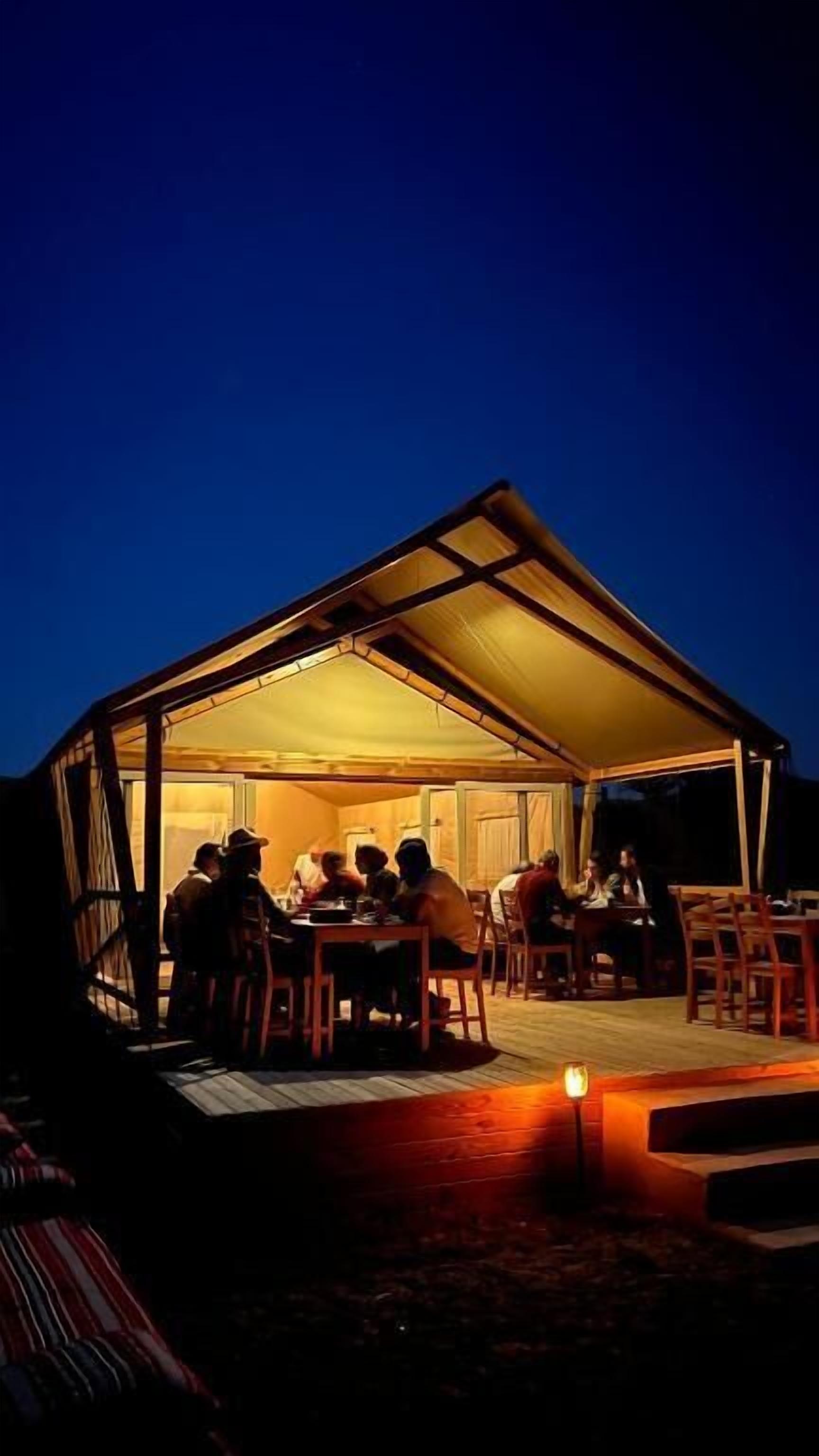 Tempat makan outdoor