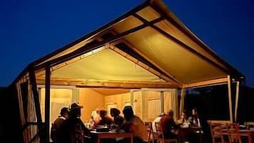 Tempat makan outdoor