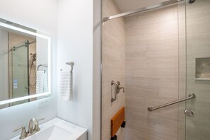 Shower, hair dryer, towels, toilet paper - Flagler Beach Escape in the Sun (Flagler Beach)