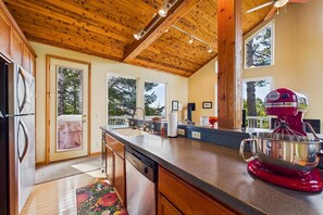 Fridge, microwave, oven, stovetop - Happy Hill Retreat | Sauna | Gym | Near Beach (Whitethorn)