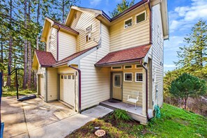 Exterior - Happy Hill Retreat | Sauna | Gym | Near Beach (Whitethorn)