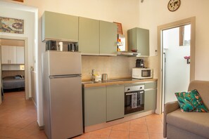 Microondas, horno, parrilla de estufa y lavavajillas 