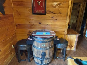 Games room - 1 mile to Parkway*PRIVATE*Sleeps 12*HotTub*FirePit (Pigeon Forge)