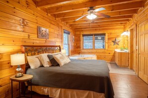 Desk, iron/ironing board, travel cot, free WiFi - 1 mile to Parkway*PRIVATE*Sleeps 12*HotTub*FirePit (Pigeon Forge)