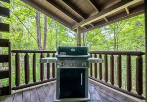 Property grounds - 1 mile to Parkway*PRIVATE*Sleeps 12*HotTub*FirePit (Pigeon Forge)