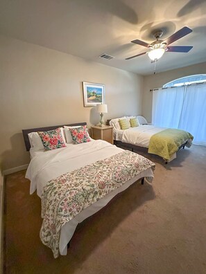 Ferienhaus, Mehrere Betten, Whirlpool (Lake Buchanan Grand Retreat) | 10 Schlafzimmer, individuell dekoriert, individuell eingerichtet