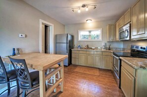 House, Multiple Beds, Hot Tub (Lake Buchanan Grand Retreat) | Private kitchen