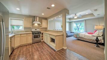 Ferienhaus, Mehrere Betten, Whirlpool (Lake Buchanan Grand Retreat)