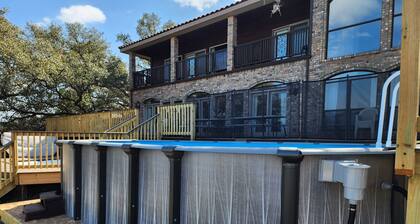 Luxurious Lakefront Estate: Spectacular Views, Expansive Grounds and Private Jetty