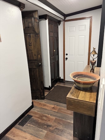 Interior. Cozy Remodeled 2bedroom mobile home in Axtell with amenities