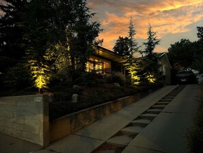 Property grounds - Cozy Mid-Century Home Near Everything (Salt Lake City)