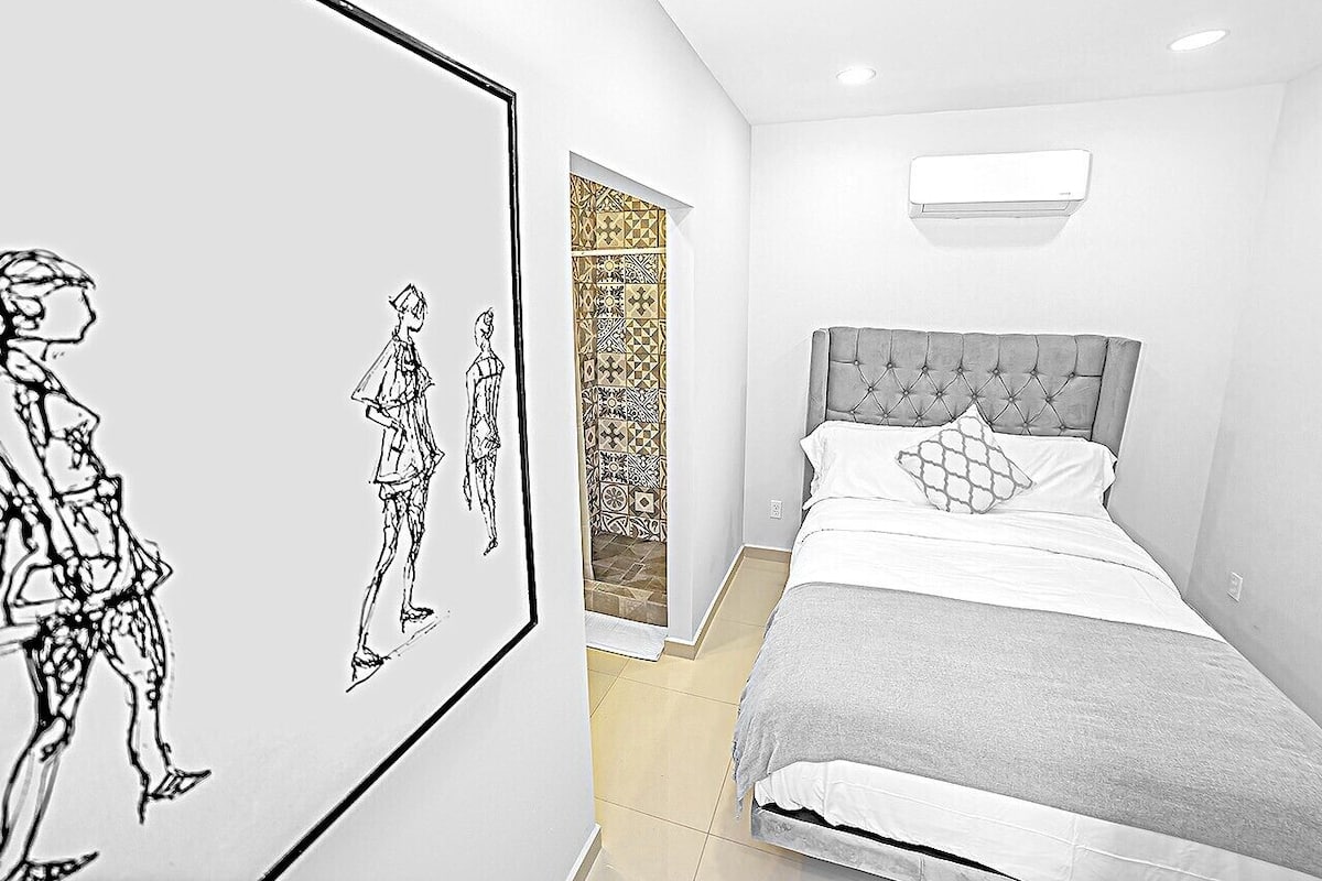 Comfort Studio 203 | Minibar, in-room safe, blackout curtains, iron/ironing board