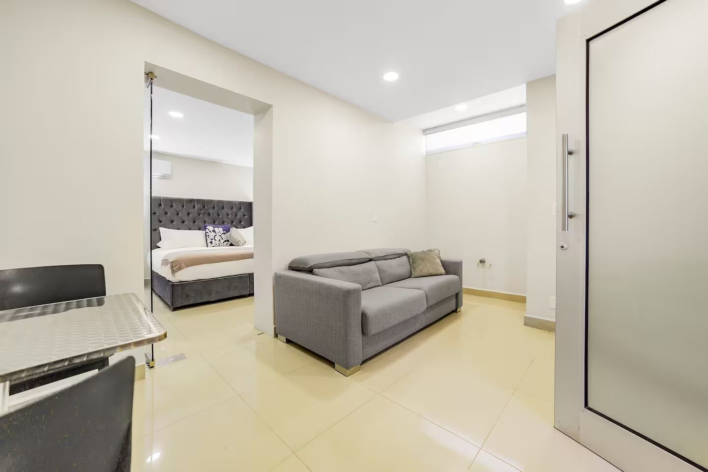 Studio Comfort 101 | Living room | 50-inch Smart TV with satellite channels, Netflix, heated floors