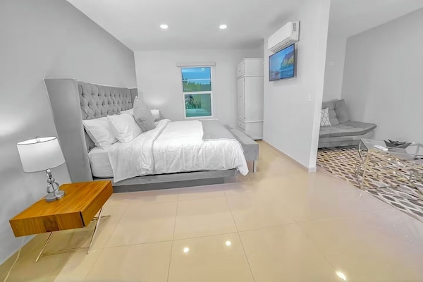 Studio (301) | Minibar, in-room safe, blackout drapes, iron/ironing board