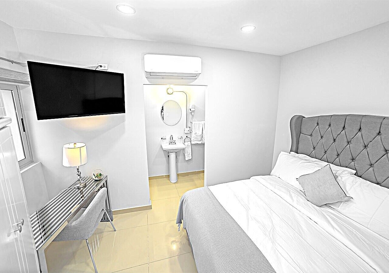 Studio Deluxe, Patio 204 | Minibar, värdeförvaringsskåp på rummet och mörkläggningsgardiner