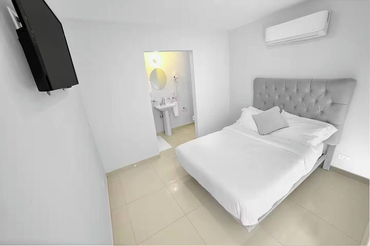 Studio (303) | Minibar, in-room safe, blackout drapes, iron/ironing board