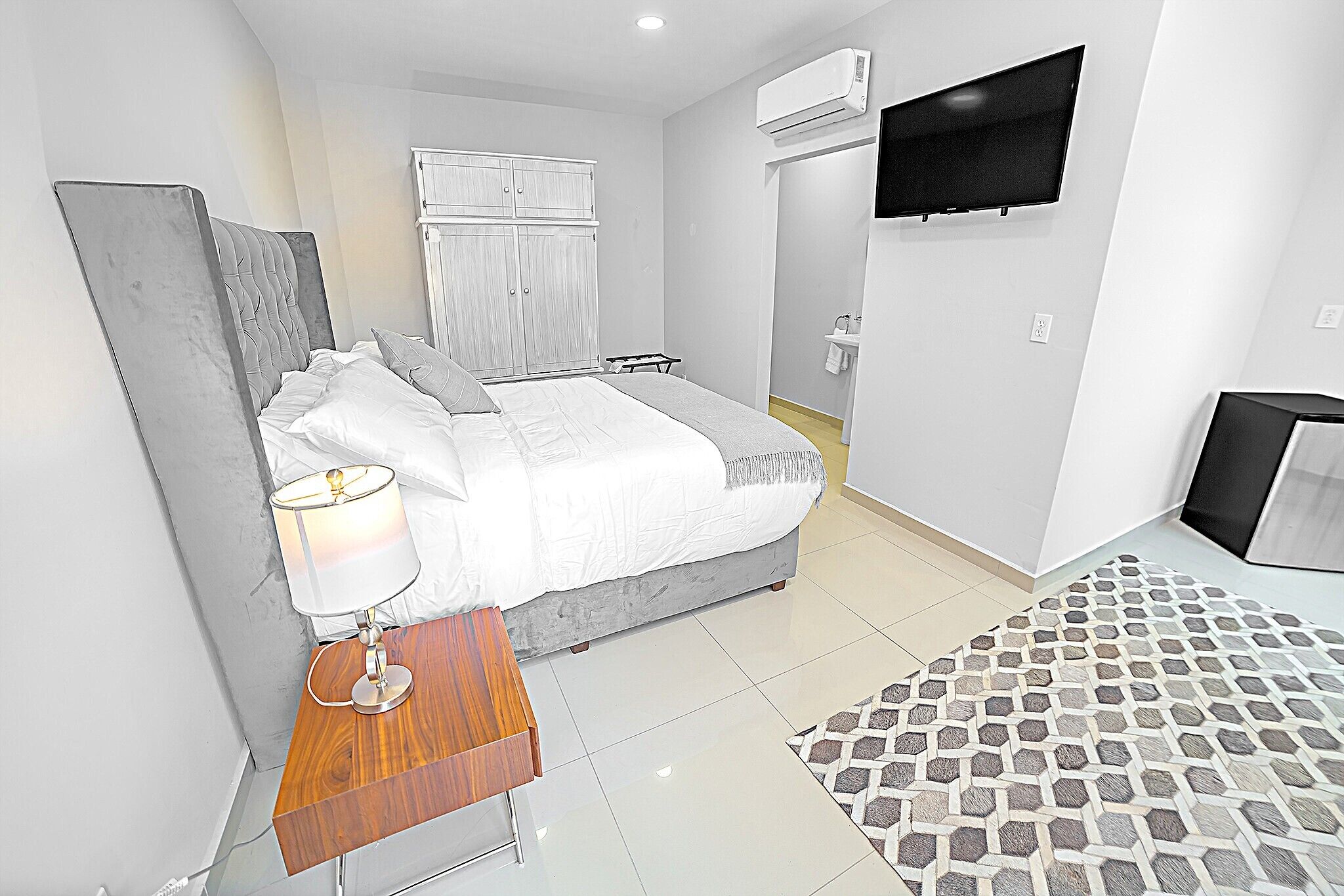 Studio Deluxe, 1 double bed CON sofa bed, Balcony 200 | มินิบาร์, ตู้นิรภัยในห้องพัก, ผ้าม่านกันแสง, เตารีด/โต๊ะรีดผ้า