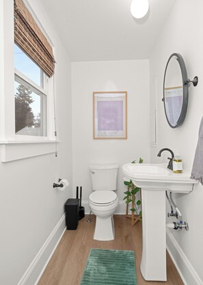 Doccia, asciugacapelli, asciugamani, sapone