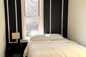 Iron/ironing board, free WiFi, bed sheets - 2-bedroom Luxury apartment in prime Gravesend Brooklyn (Brooklyn)