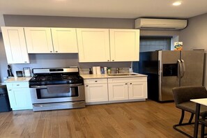 Private kitchen - Fully Private 2-bedroom Luxury apartment in Brooklyn  (Brooklyn)