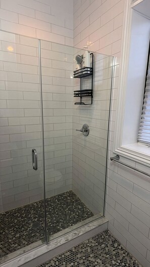 Hårføner, håndklær, såpe og toalettpapir