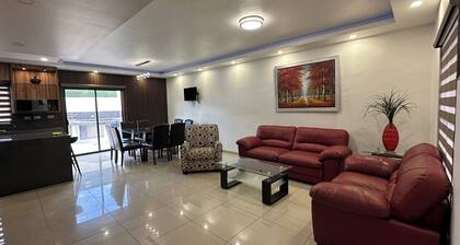 House Parque Central near consulate, private, 24/7 security, in front of park.