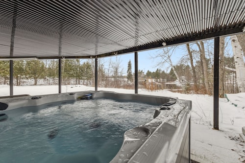 Spa & Lake Access | Cozy Lakeside Getaway