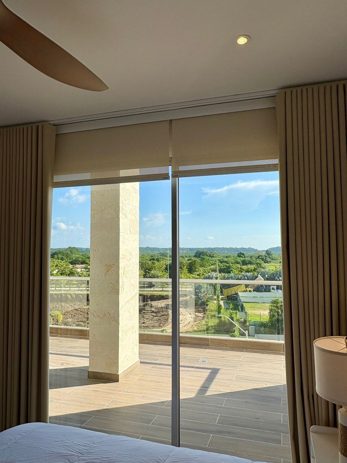 Strykejern/-brett, internettilgang og sengetøy