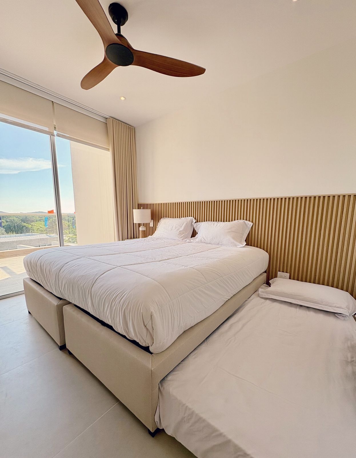 Strykejern/-brett, internettilgang og sengetøy