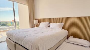 Strykejern/-brett, internettilgang og sengetøy