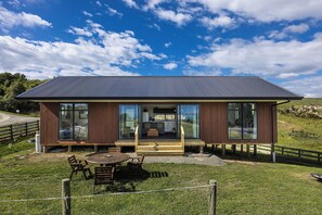 Exterior - Seabreeze Lookout - Moeraki Holiday Home (Moeraki)